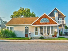 Ocean City Cottage with Hot Tub